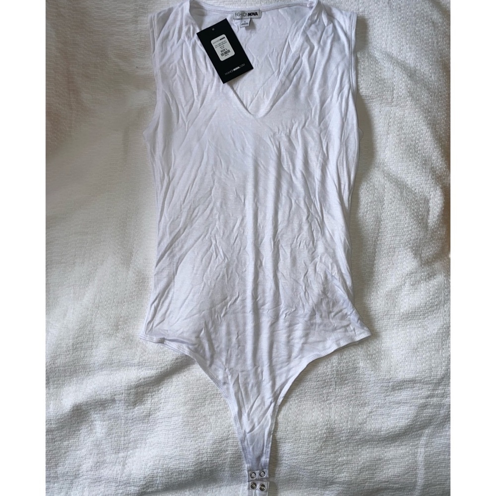 NWT Fashion Nova Your Heart Will Go On V Neck Bodysuit - White